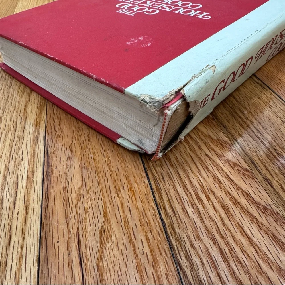 Vintage 1978 The Good Housekeeping Cookbook - Red Cover Hardback